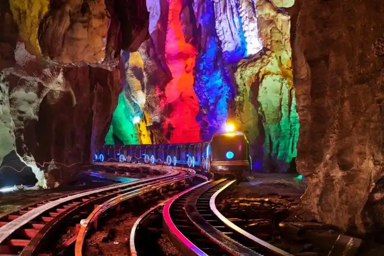 漓江冠岩花朝节好多汉服小姐姐约不约