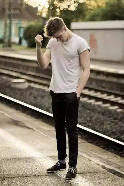 白色t恤怎么穿好看没点技巧谁敢说白色t最好搭