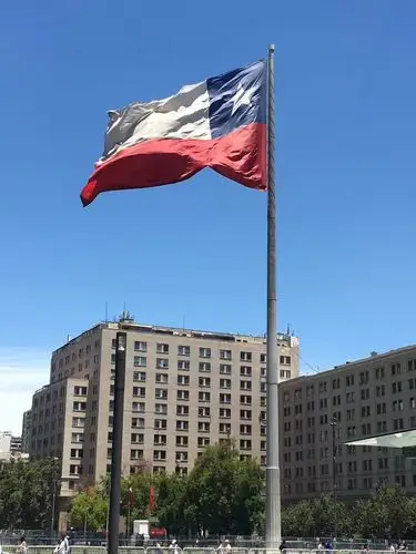 是智利最大的贸易港,同时也是智利国民议会,智利文化部和智利海军司令