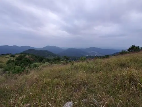 飞天马远眺水尖山山脉(村庄是广东大埔的箭灌)