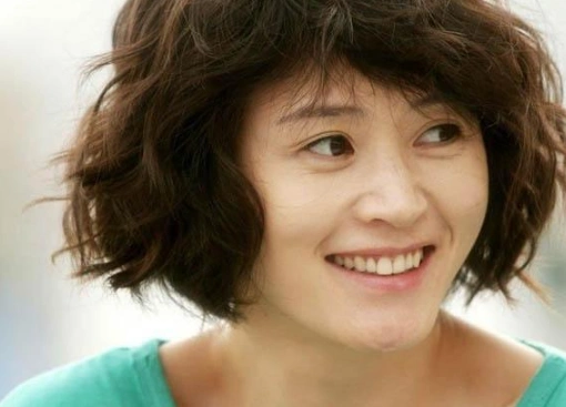 她是低调的韩国影后,和男演员刘海镇分手后,至今单身!