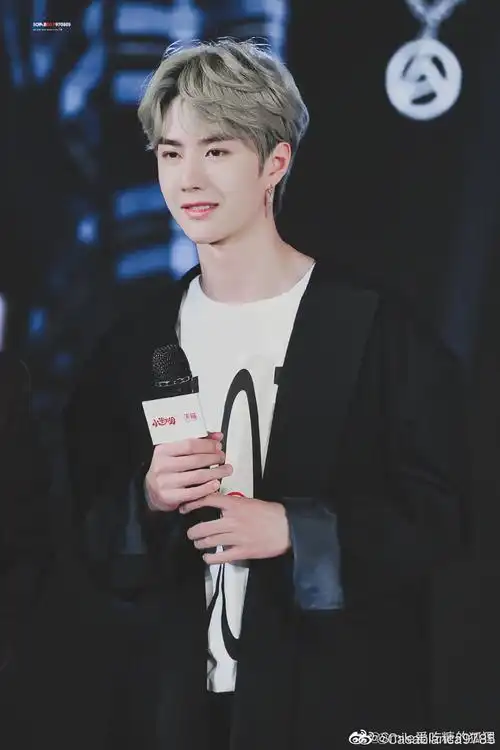 令人心动的绿发~王一博平安喜乐