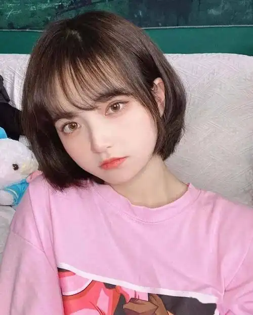 免打理,巨减龄的"高级短发"|脸型|圆脸|空气刘海|发型_网易订阅