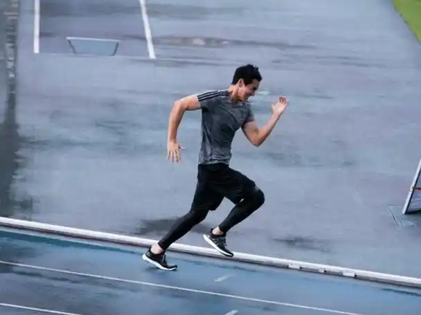 爱跑步的男生常走"桃花运",6点魅力迷人,坚持跑步你也可以