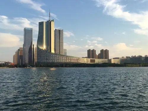 夕阳下的合肥市天鹅湖公园美不胜收 - 美篇