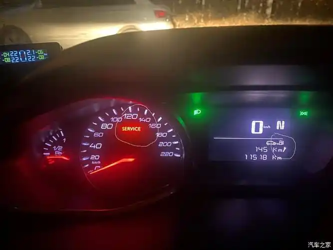 service灯常亮里程边上有个小扳手