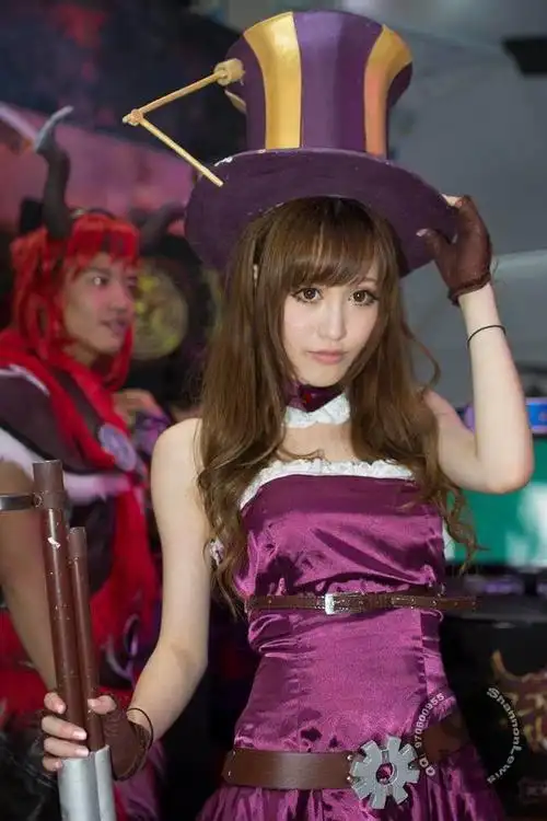 卢本伟女友赵梦玥不堪粉丝性骚扰,在微博挂出内容,有点污眼睛!