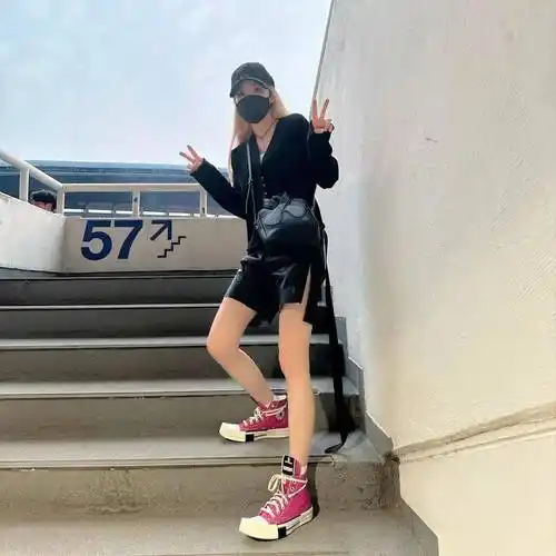 还没市售「欧阳娜娜」就上脚了!这鞋到底什么来头?_nike_martine_rose