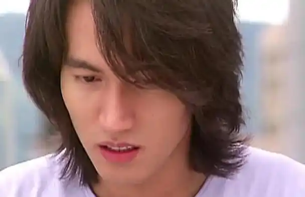 亚洲男神言承旭47岁状态:仍似20岁少年,皮肤紧致无皱,眼神清澈