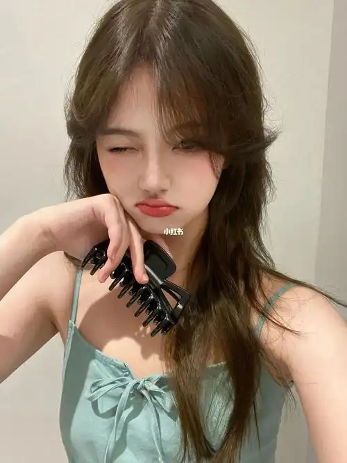 最近染了个新发色超级有混血感染完朋友都说像洋娃娃78(e)是冷棕色