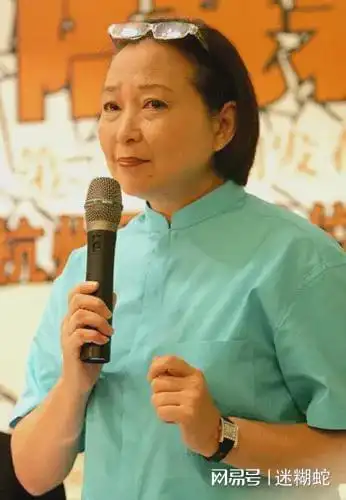 台湾艺人方芳只有支持两岸统一我们的子子孙孙才有希望