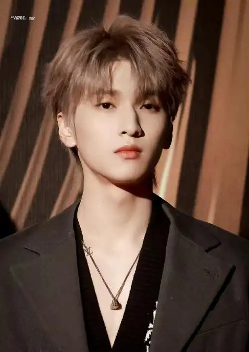 严浩翔 金发#这几天的严浩翔只能证明一件事 帅哥染什么颜色都嚎创