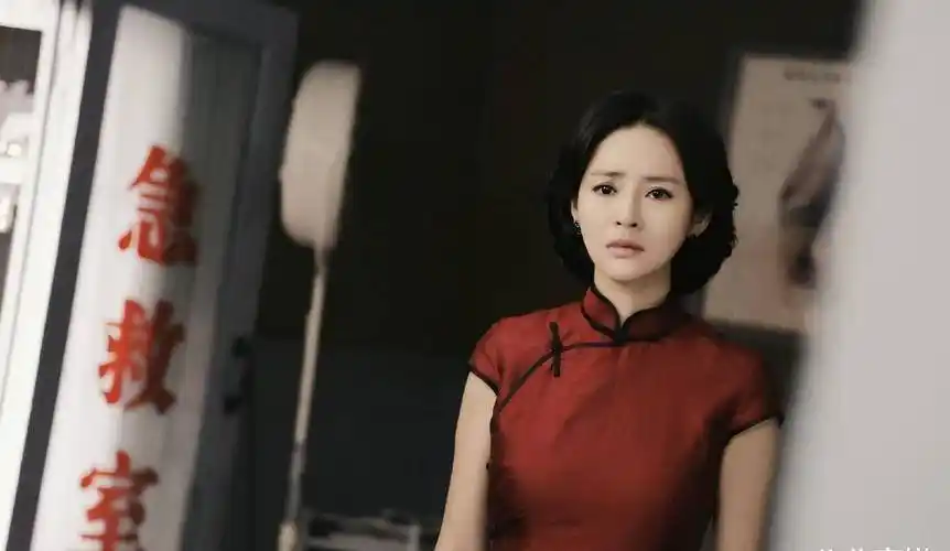 原创于明加的气质感没得挑一袭豆沙粉连衣裙优雅温柔时尚精致