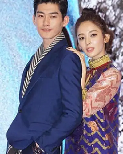 在被凯丽问到"这是你的第几任女朋友"时,张翰尴尬沉默半天,终于松口称