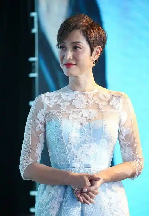 陈法蓉多年不婚,和老父亲相依为命,昔日港姐,为何成为不婚族?