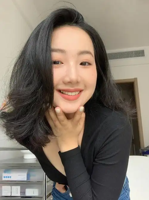 淡妆也是漂亮大姐姐