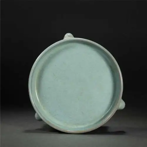 ru kiln three footed plate 宋代汝窑三足盘
