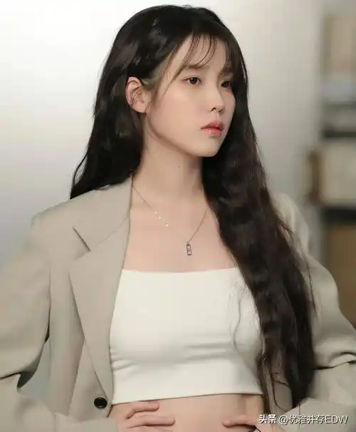 甜美且不失性感女神|李知恩(iu)