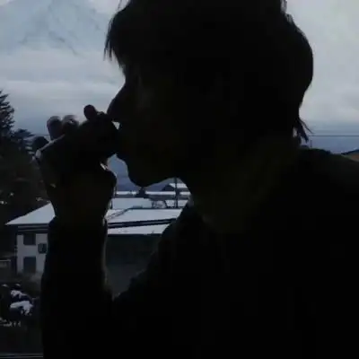 ins小清新文艺范男头让月亮瞄准_男生头像_我要个性网