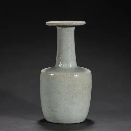 宋代汝窑折口瓶-【成交 价格 图片】