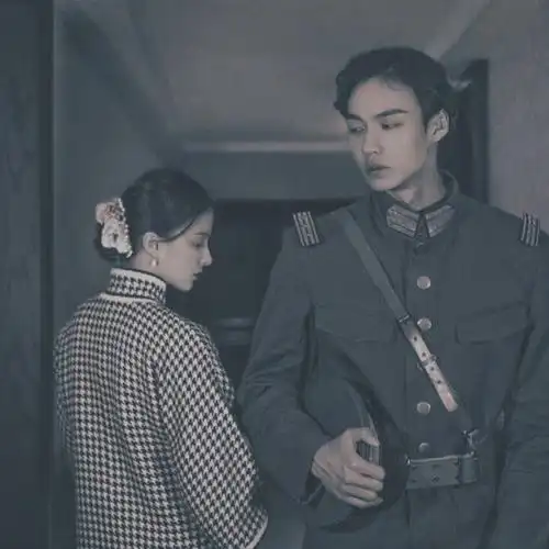 民国情侣风头像穿旗袍的女子就是那么美