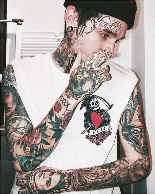 虎扑热帖颜值逆天的洛丽塔大哥身上有纹身你能接受吗