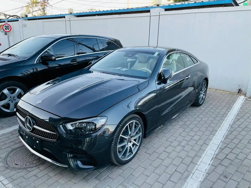 奔驰e300 coupe游艇蓝米内提车啦 在25岁生日前极限到店提车97 订车