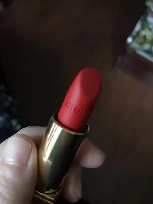 chanel丝绒唇膏57号 枫叶红_丝绒唇膏_香奈儿怎么样_枫叶_滤镜_俄罗斯