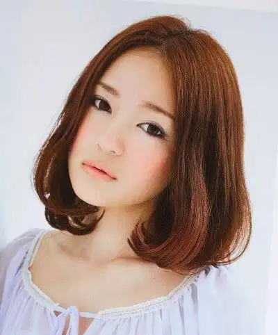 女生中分齐肩梨花头发型图片 气质浪漫还能修脸