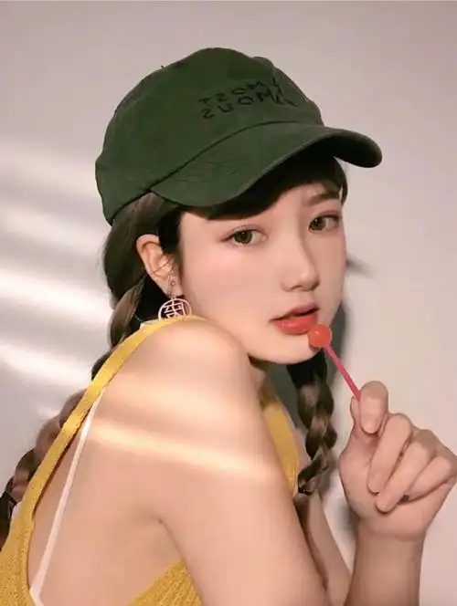 想要get同款阳光的集美们快扫码添加饭团微信吧~回复"阳光自拍"下一个