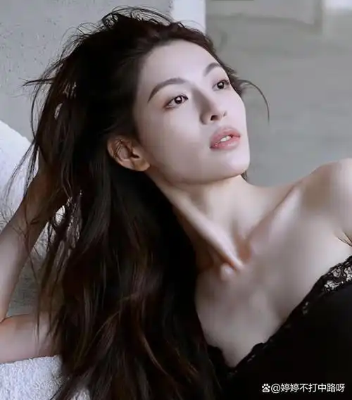 就是世界顶流女团成员金珍妮jennie她真的五官和气质非常独特眼距较宽