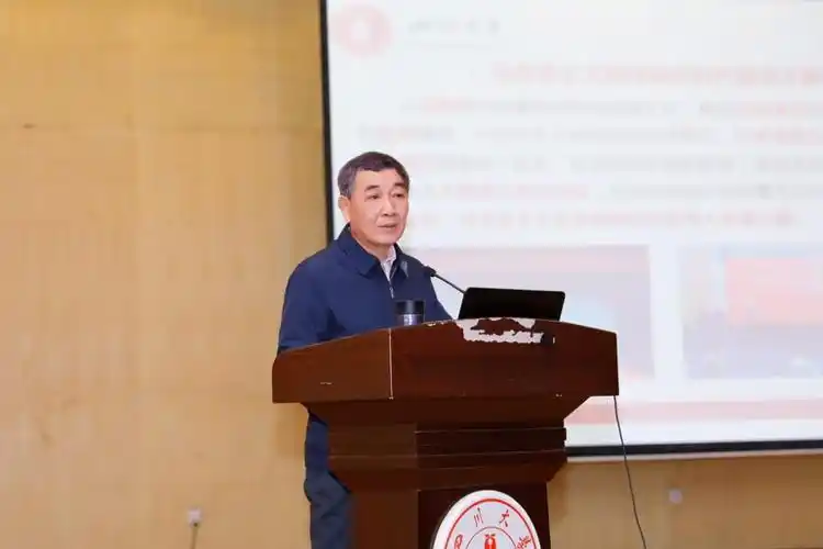 王建国为青年马克思主义者培养工程大学生骨干学校弘毅班学员授课