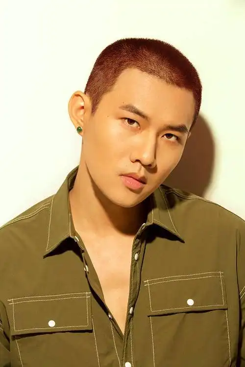 颜敬杰最新时尚大片曝光光影之间尽显型男魅力