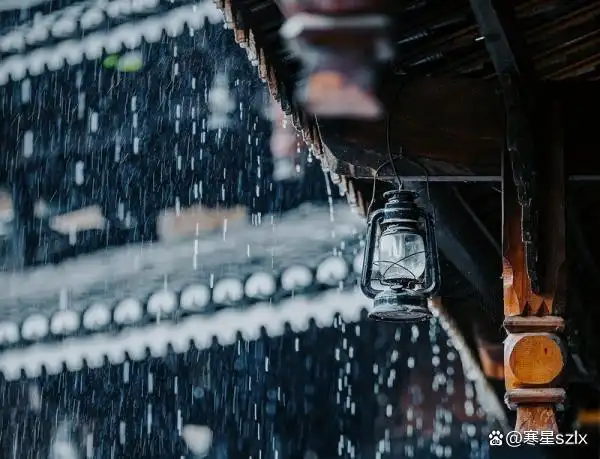 冬天的雨就这样淅淅沥沥的下起来了.