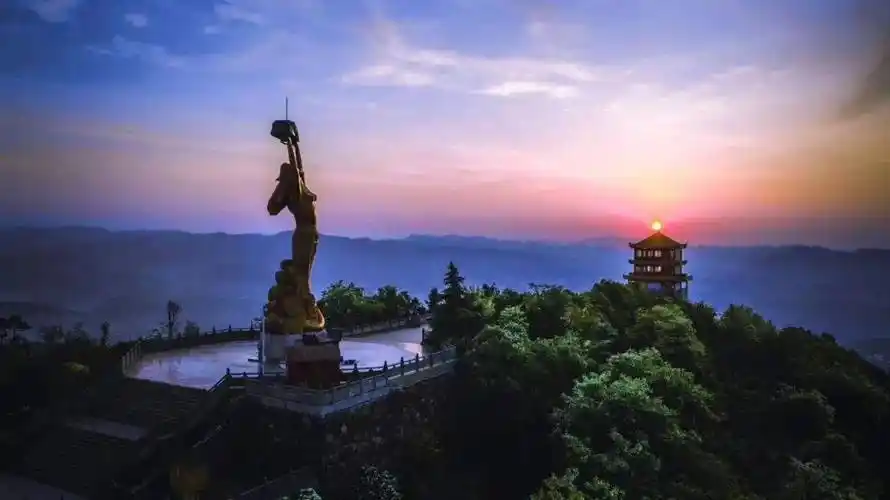 0 6 到竹山女娲山走一走 聆听女娲传说的故事~ 地址 | 十堰市竹山舷