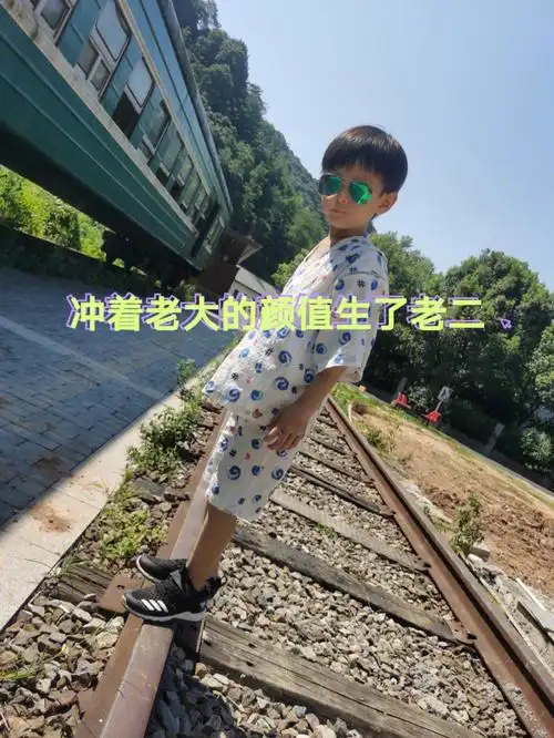 冲着老大颜值生了老二万万没想到