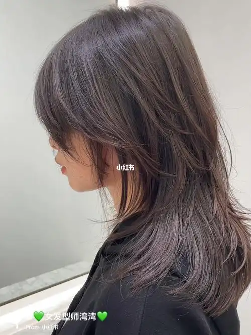 整体就会留的比较长#日系高层次发型  #女生发型参考  #高层次狼尾