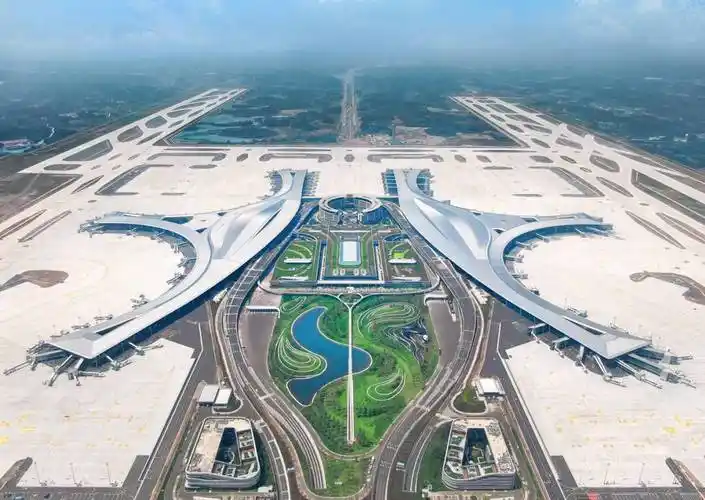 成都天府国际机场设计总负责人邱小勇:"最美"的设计图变成了实景图丨