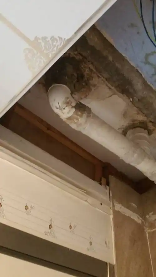 关于楼上卫生间管道漏水 楼上卫生管道漏水到我家怎么办