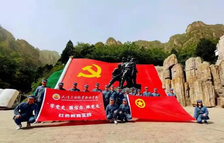 适时组织党员干部参观革命遗址遗迹,革命博物馆,纪念场馆等红色文化