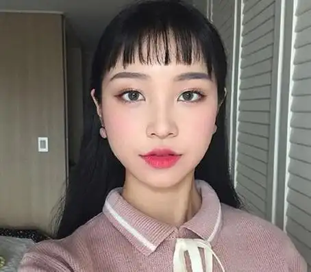 2017齐刘海发型图片女:甜美的齐刘海挡不住的魅力美