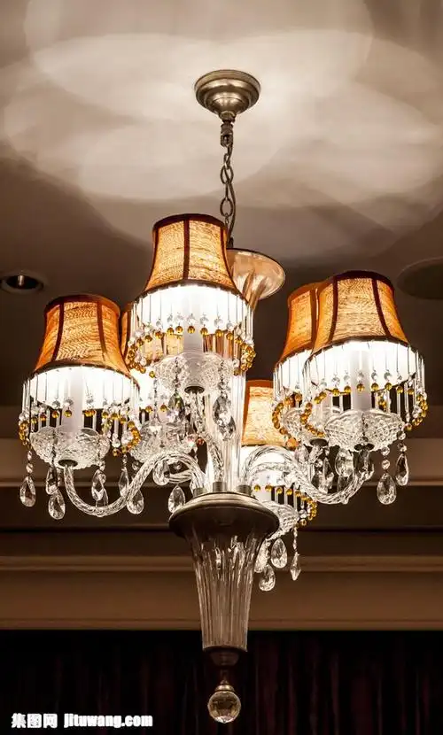 复古水晶吊灯摄影图片