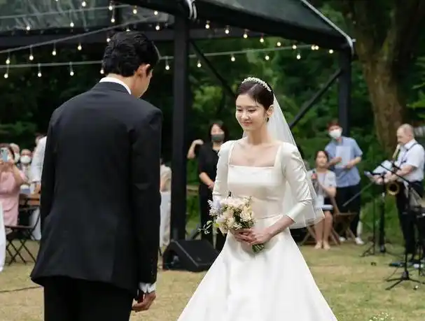 四,说到秋瓷炫,这位女演员可真是让人眼前一亮啊!