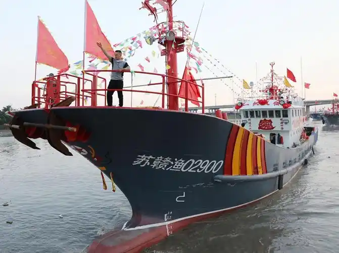 江苏渔船出海迎开捕