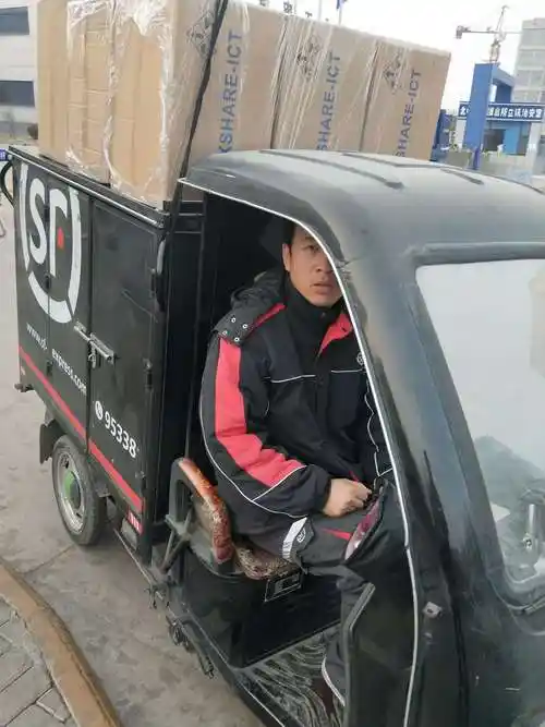 出顺丰快递一车,共14箱,手续齐全,已放行