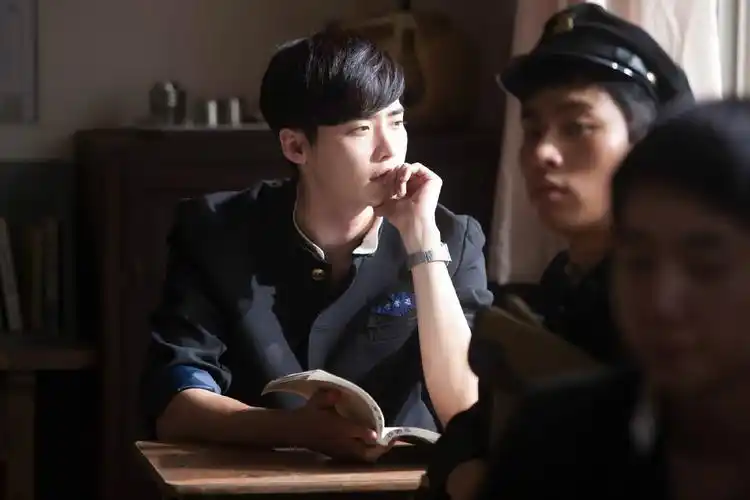 青春电影,由李延宇执导, a target="_blank" href="/item/李钟硕