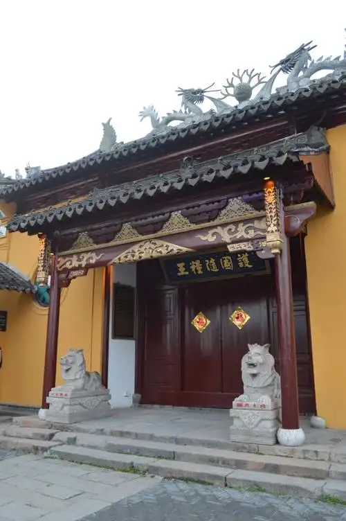 俗称"七老爷庙".供奉的就是西塘的地方神