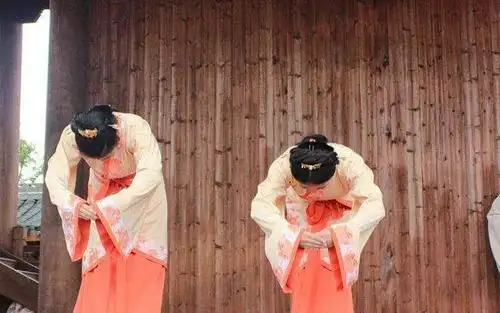 影视作品中妃子"万福"礼仪都有哪些讲究?