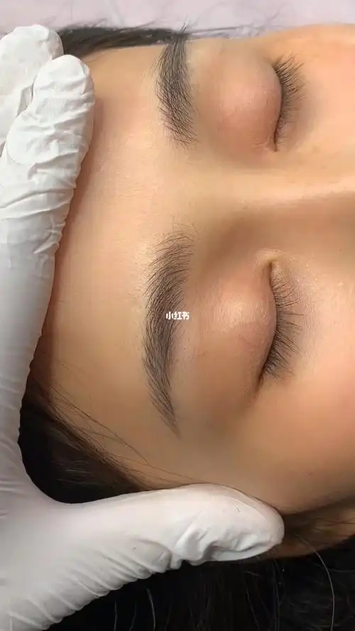 浅色自然系眉毛