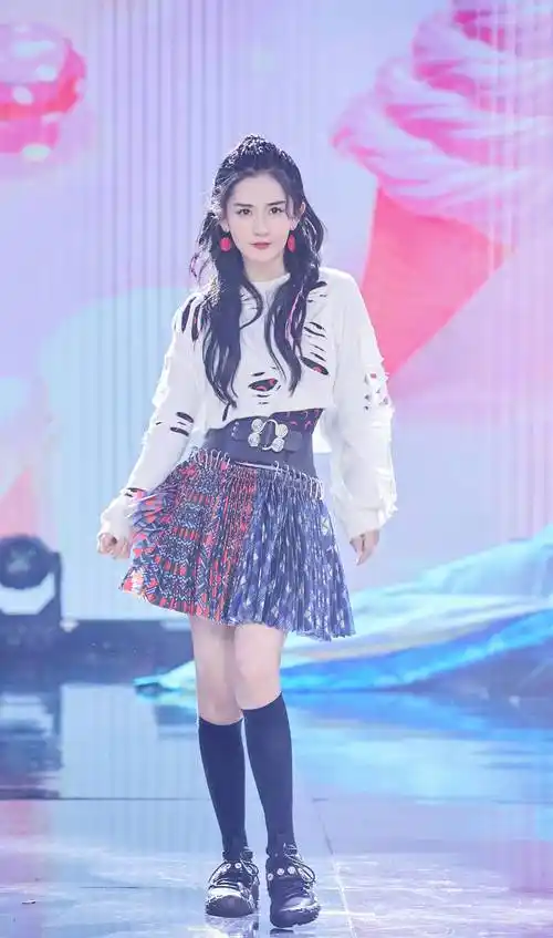 原创当谢娜穿上时尚袜时张杰说老婆你就是我想要的那一个女孩